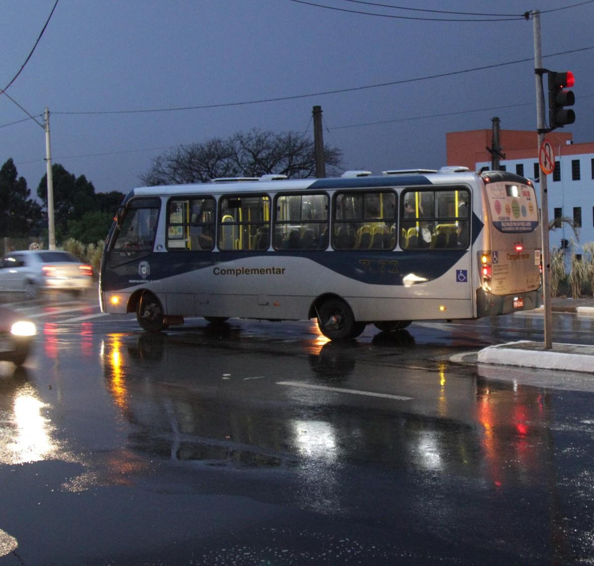 Um dos 17 micro-ônibus do sistema de transporte complementar de Sumaré em circulação: questionamentor
 (Thomaz Marostegan/Especial para a AAN)