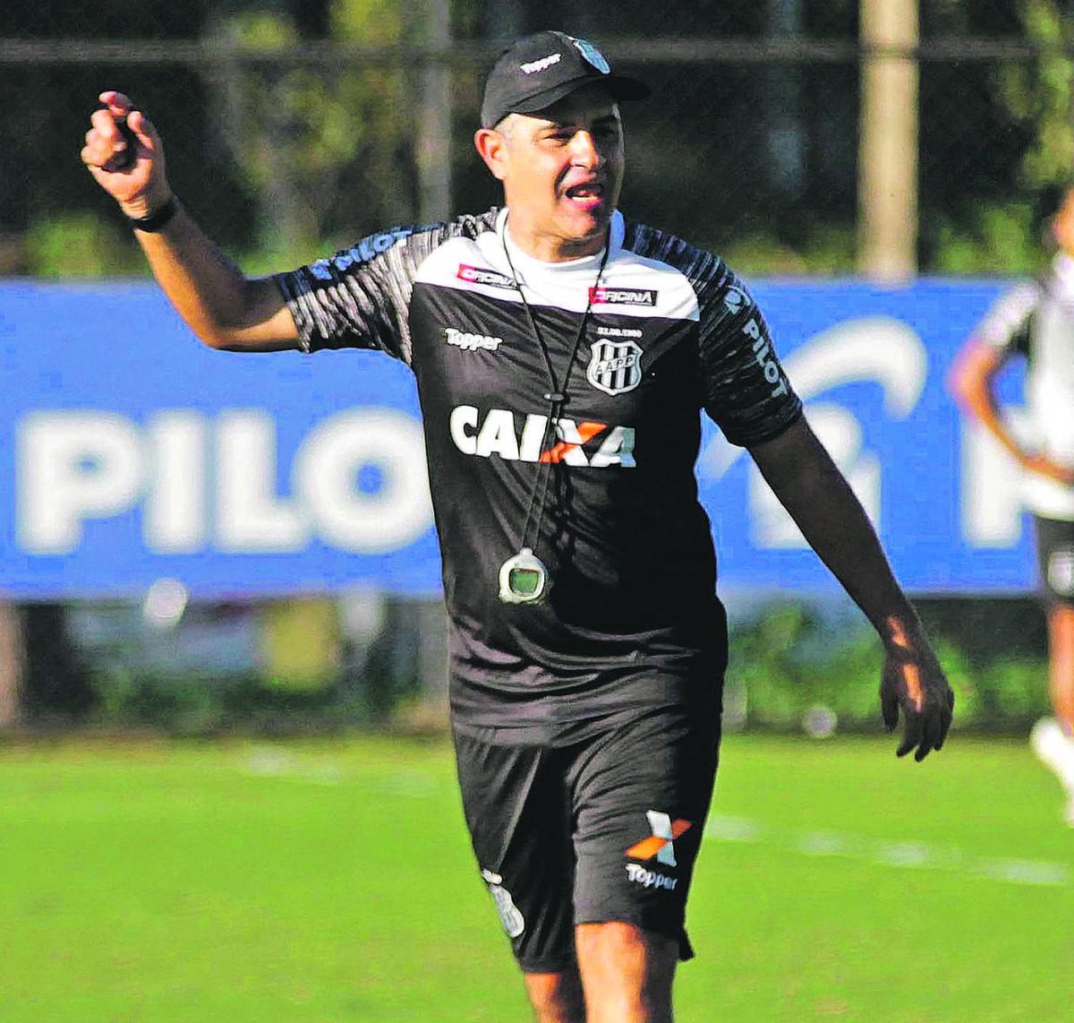Após uma derrota e um empate, Marcelo Chamusca busca a sua primeira vitória no comando da Ponte Preta: técnico não revelou as mudanças  (Cedoc/RAC)