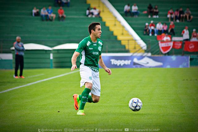Exclusiva: Lenon deixa futuro no Guarani em aberto; técnico Jorginho seduz lateral (Letícia Martins - Guarani Press)