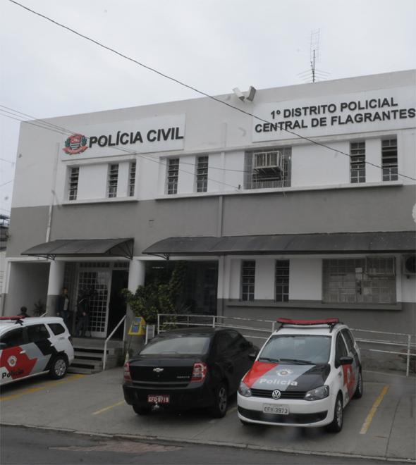 Homem mostra órgão genital para adolescente (Matheus Pereira)