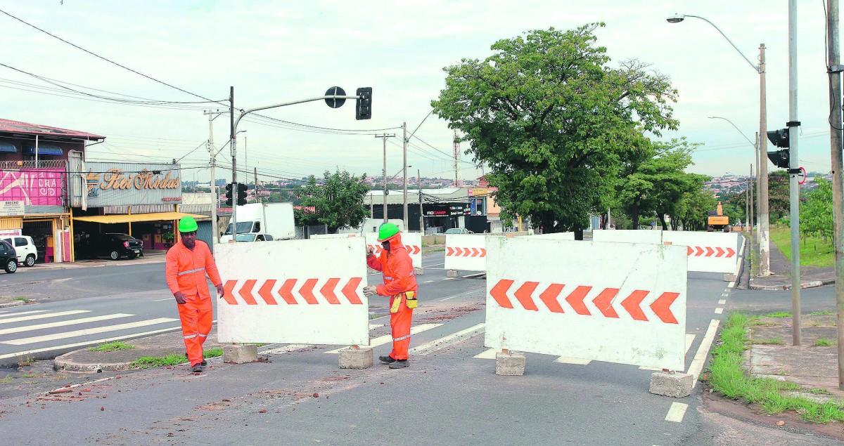 De acordo com a Administração, para cada nativa cortada outras 25 serão plantadas e que as retiradas seguem rigorosamente as regras ambientais vigentes; moradores reclamam também da falta de segurança no local  (Leandro Torres/AAN)
