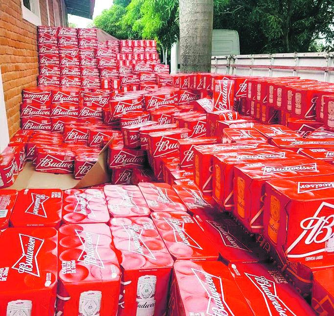 Carregamento, avaliado em mais de R$ 200 mil e composto por 64.944 latas, foi levado pelos bandidos em Louveira (Divulgação)