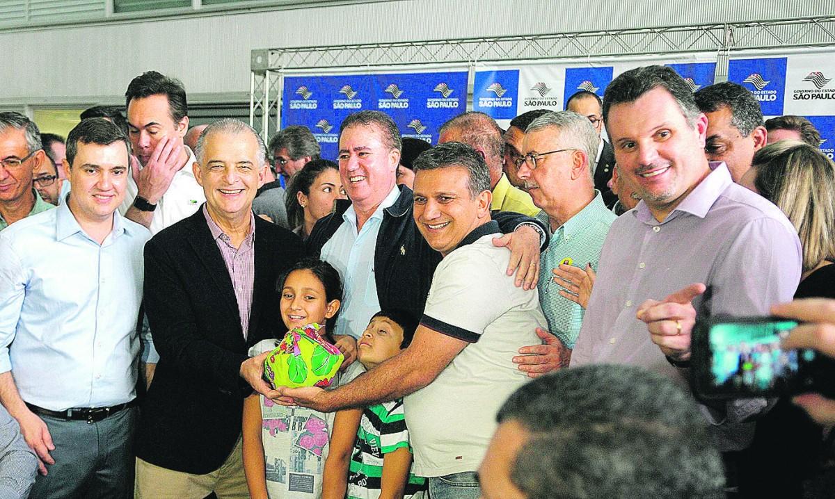 O governador Márcio França com o prefeito Jonas Donizette durante sua visita ao Palácio dos Jequitibás: Campinas é considerada ?vitrine? no Interior (Matheus Pereira/Especial para AAN)