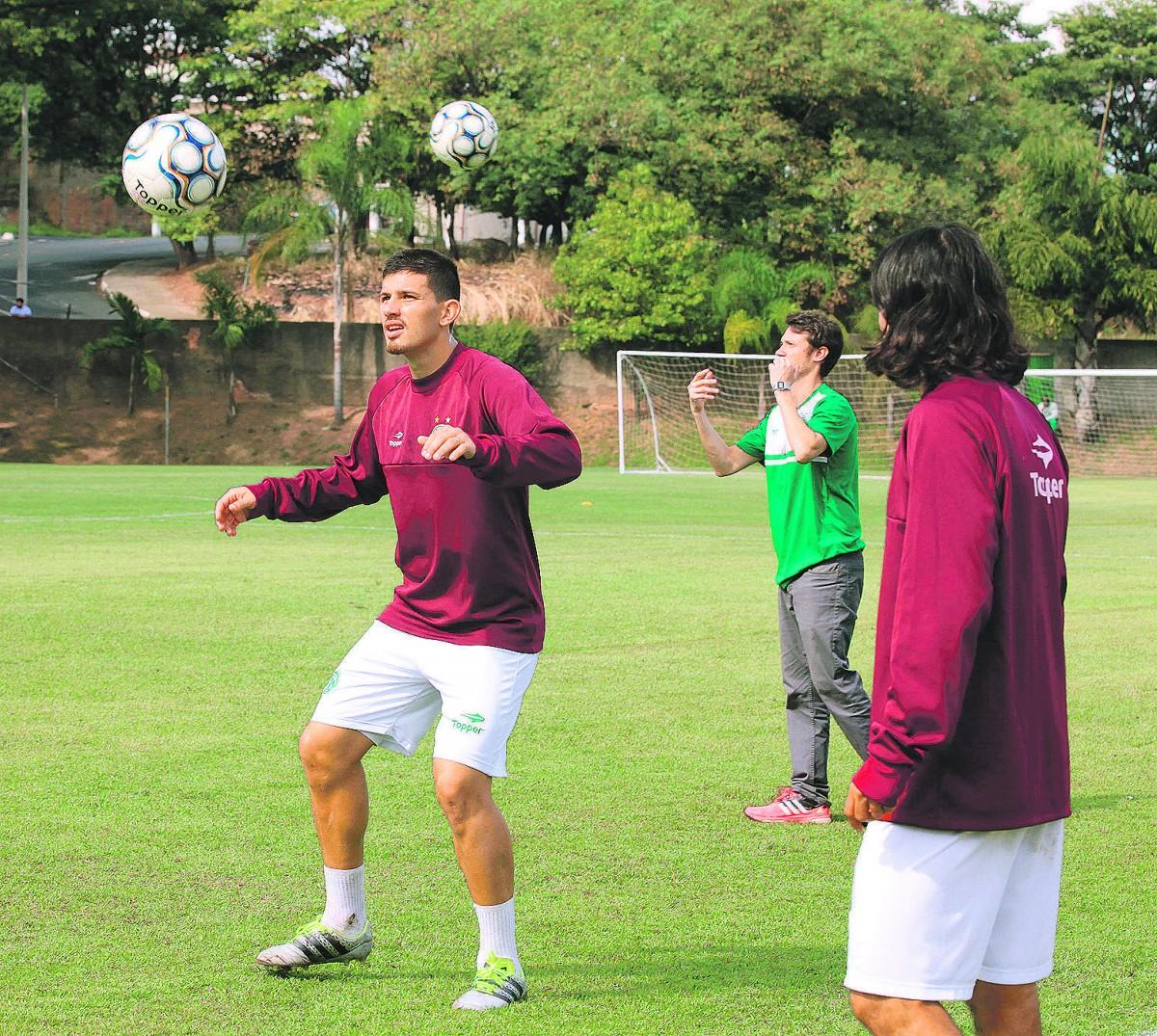 Recuperado de um problema físico, o zagueiro Philipe Maia tem retorno garantido à equipe na partida que começa às 16h30 pela 10ª rodada (Leandro Torres/AAN)