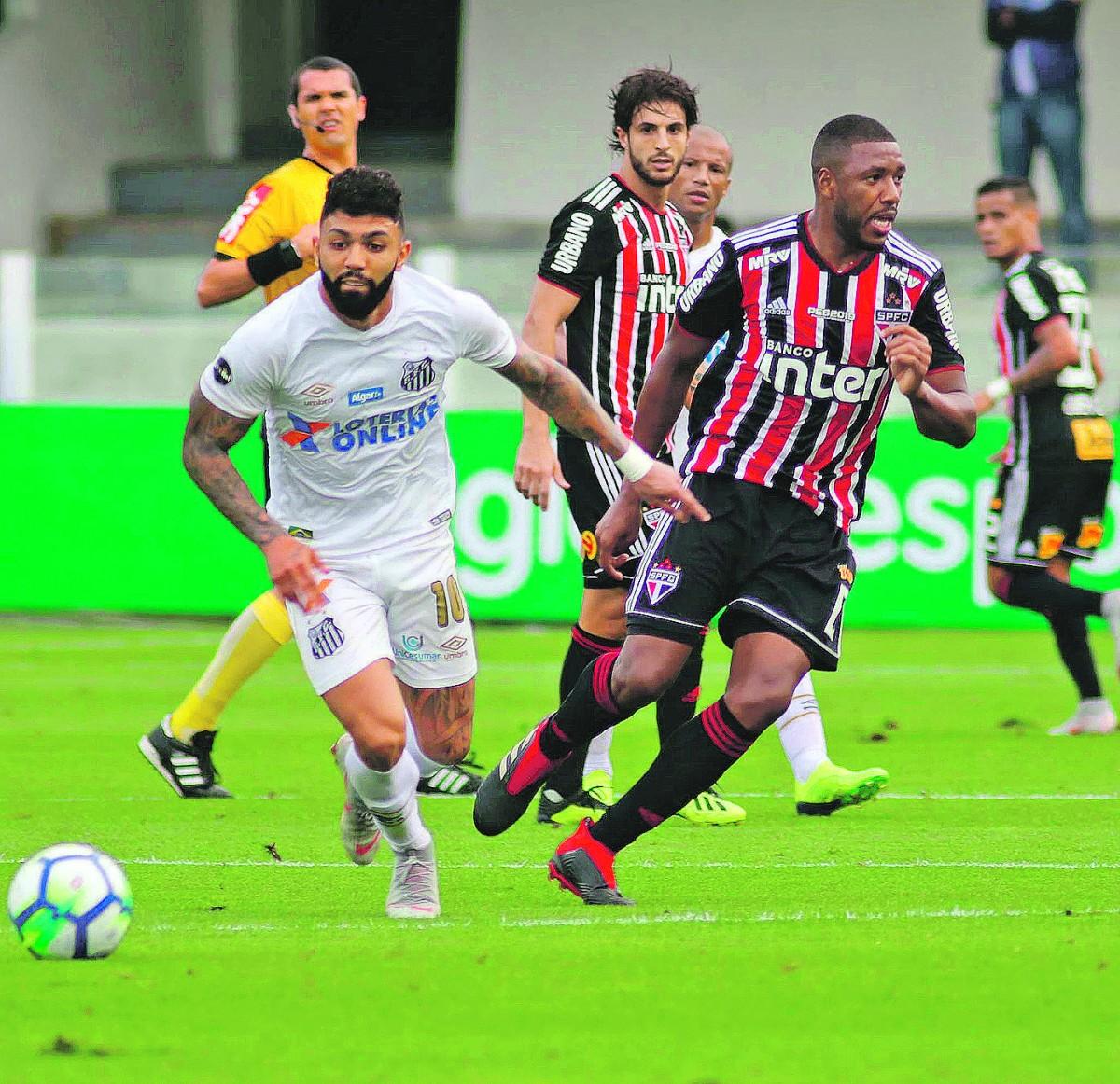 Artilheiro do Brasileirão com 12 gols, Gabriel não encontrou espaço para finalizar numa partida em que Jucilei se destacou pela força física (Estadão Conteúdo)