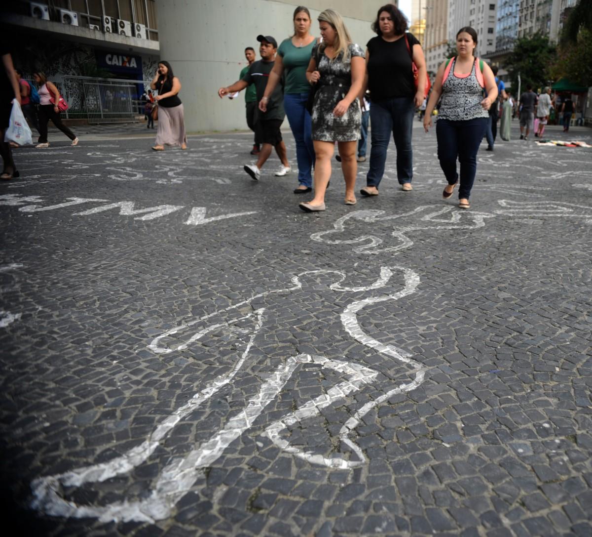 Segundo a análise, a taxa de homicídios no Brasil corresponde a 30 vezes a da Europa, e o país soma 553 mil pessoas assassinadas nos últimos dez anos (Fernando Frazão/ Agência Brasil)