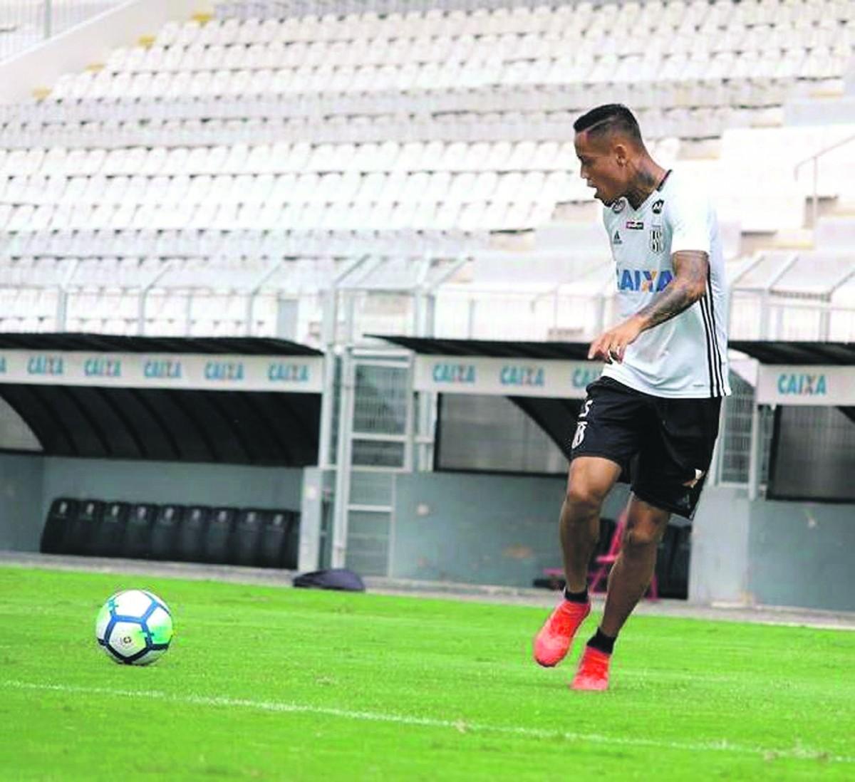 Após ficar quase um mês se tratando de uma lesão muscular, Orinho volta a ficar à disposição: "Tenho certeza que vamos reverter esta situação" (Ponte Preta)