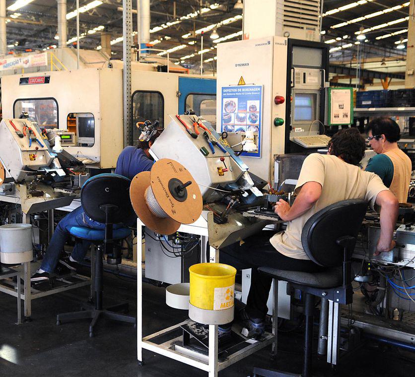 O emprego na indústria também cresceu 0,1% em abril na comparação com março (Wilson Dias/Agência Brasil)