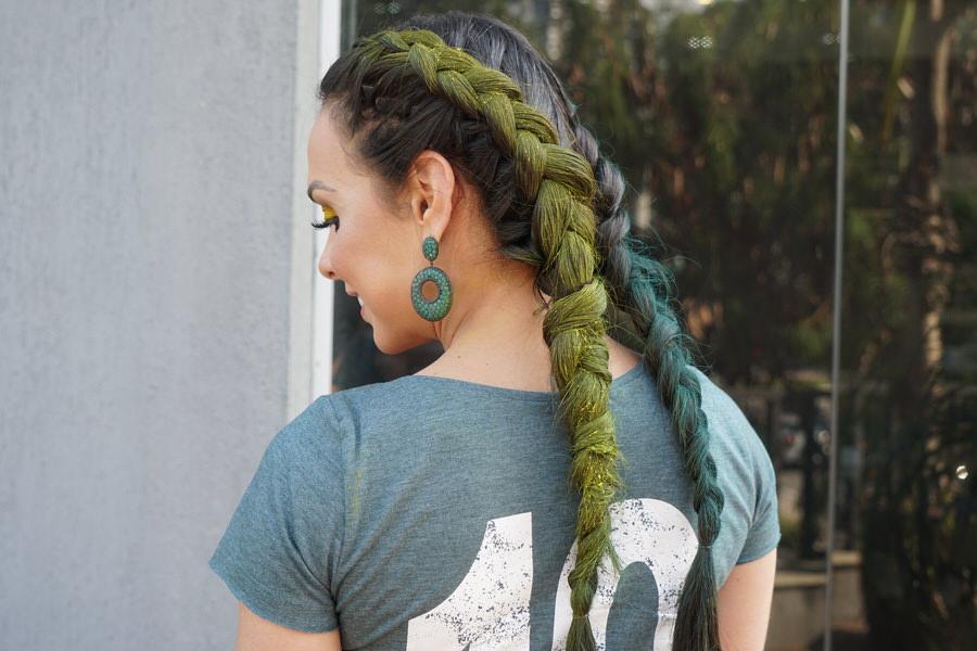 Trança boxeadora com spray verde e amarelo                       (Divulgação)