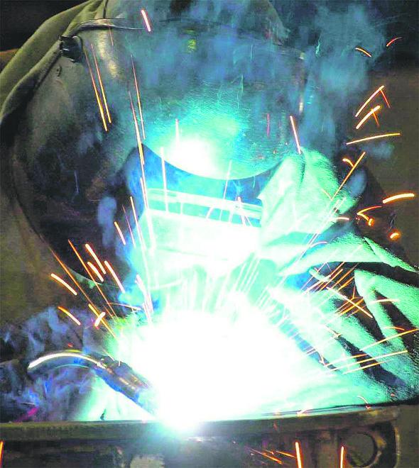 Linha de produção de metalúrgica em Campinas: trabalhador contribui e recebe muito pouco em troca (Cedoc/RAC)