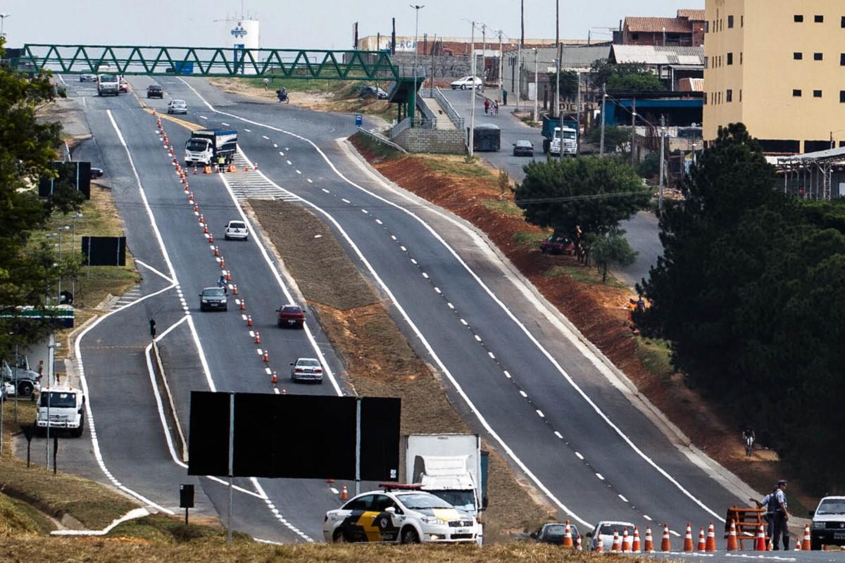 Um acidente de trânsito na madrugada de hoje na Rodovia Jornalista Francisco Aguirre Proença (SP-101), na altura de Rafard (SP) (JOSÉ LUIS DA CONCEIÇÃO)