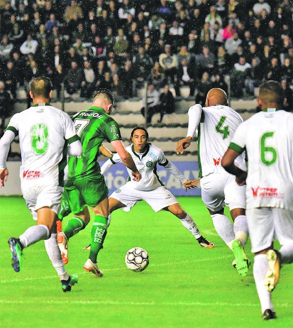 O volante Ricardinho também estava pendurado com dois cartões amarelos, mas não foi advertido em Caxias do Sul e poderá jogar em Maceió (Arthur Dallegrave/Juventude)