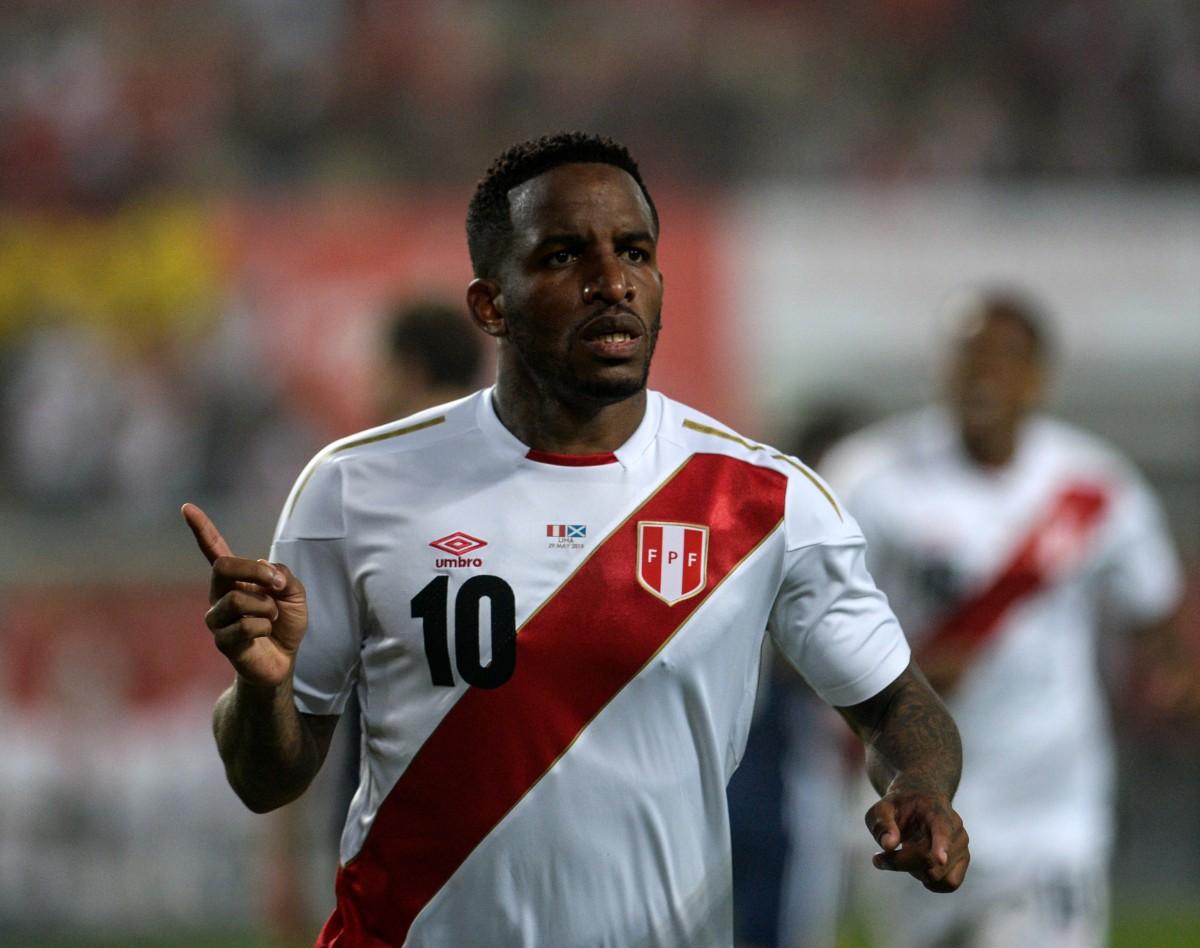 O técnico Ricardo Gareca deve apostar na dupla formada por Christian Cueva e Jefferson Farfán (foto) (ERNESTO BENAVIDES)