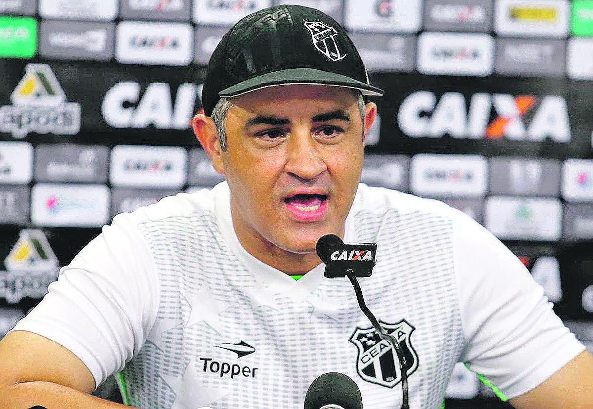 Marcelo Chamusca, que conquistou o acesso para a Série B no comando do Guarani em 2016, estava no Ceará: disponível no mercado  (Israel Simonton/cearasc.com)