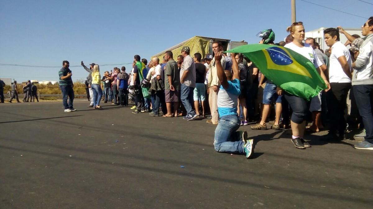 Os postos de Campinas e região metropolitana vão começar a receber caminhões-tanque com combustível ao longo do dia (RAC)