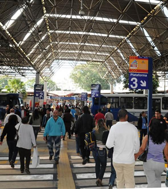 Transporte público tem terminais lotados (Divulgação)