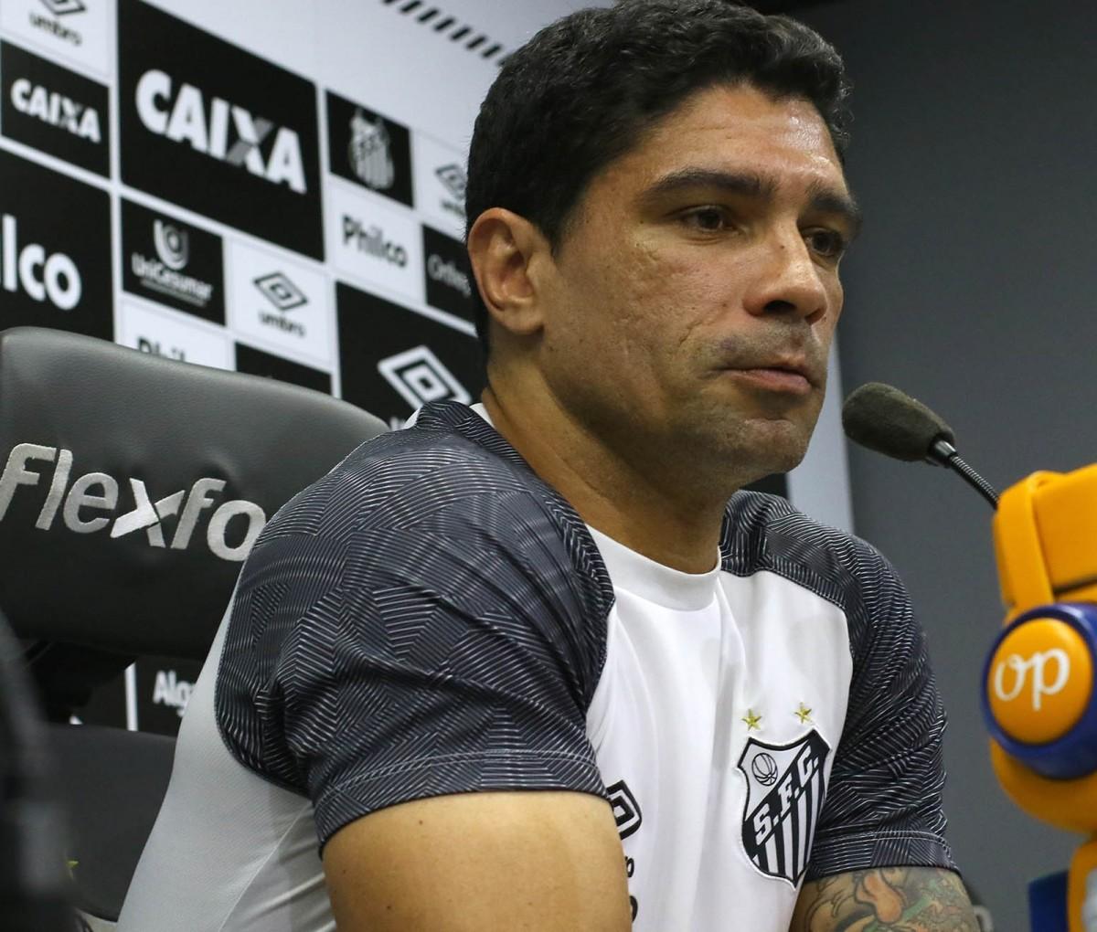 Volante Renato é anunciado como novo diretor executivo de futebol do Santos (EC)