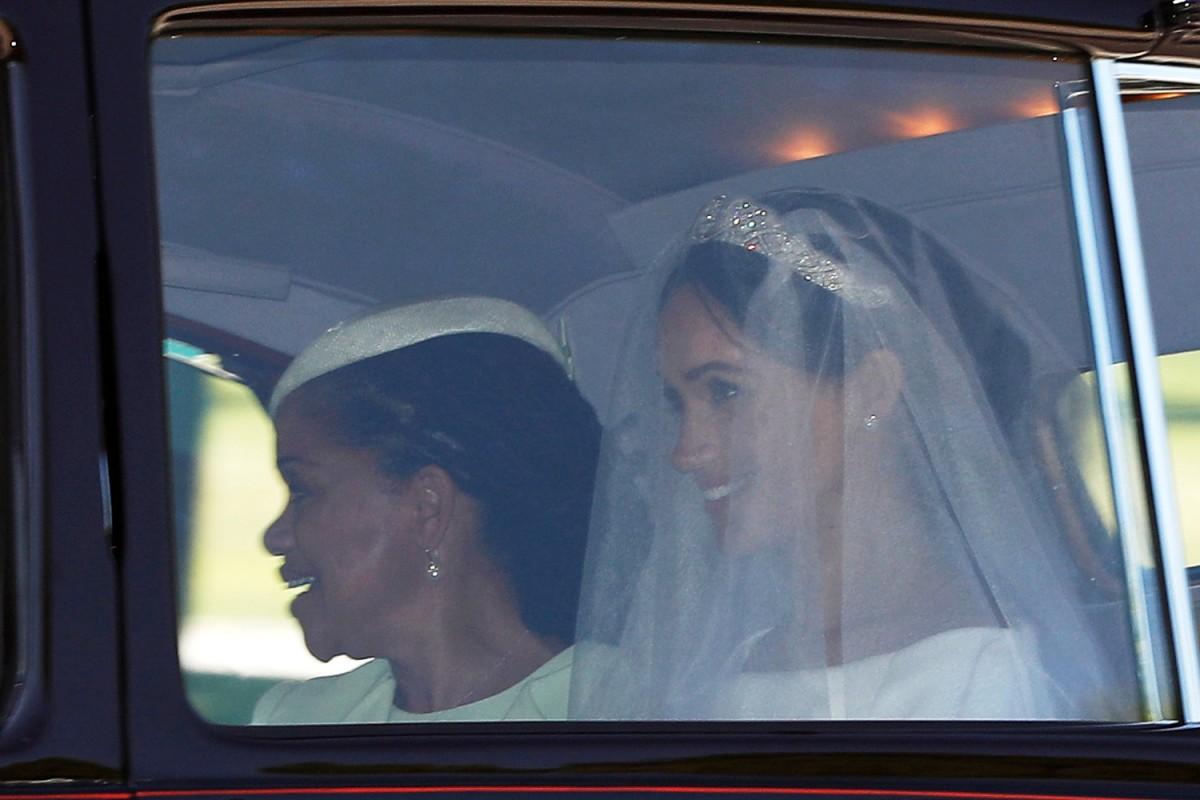 Meghan e a mãe em direção ao casamento  (DARREN STAPLES)