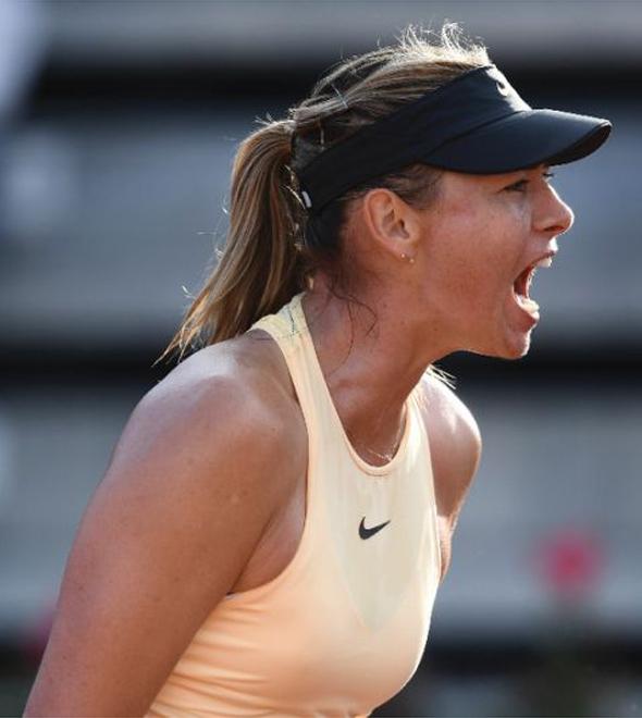 A russa Maria Sharapova precisou superar uma verdadeira batalha nesta sexta-feira, mas se garantiu nas semifinais do Torneio de Roma (AFP)
