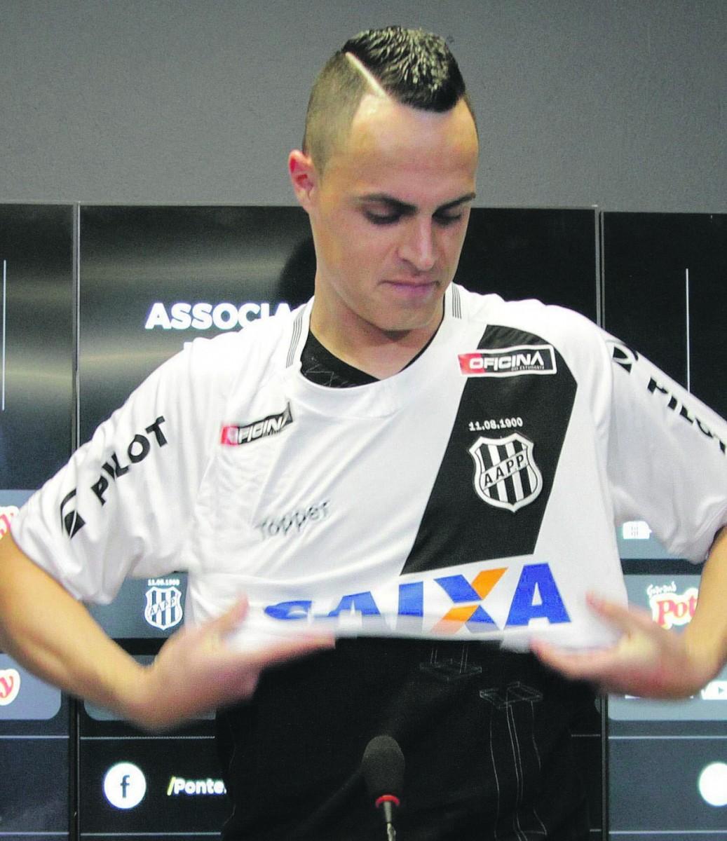 Apresentado no final de julho como solução para o ataque, Victor Rangel segue sem balançar as redes com a camisa da Ponte Preta: decepção (Cedoc/RAC)