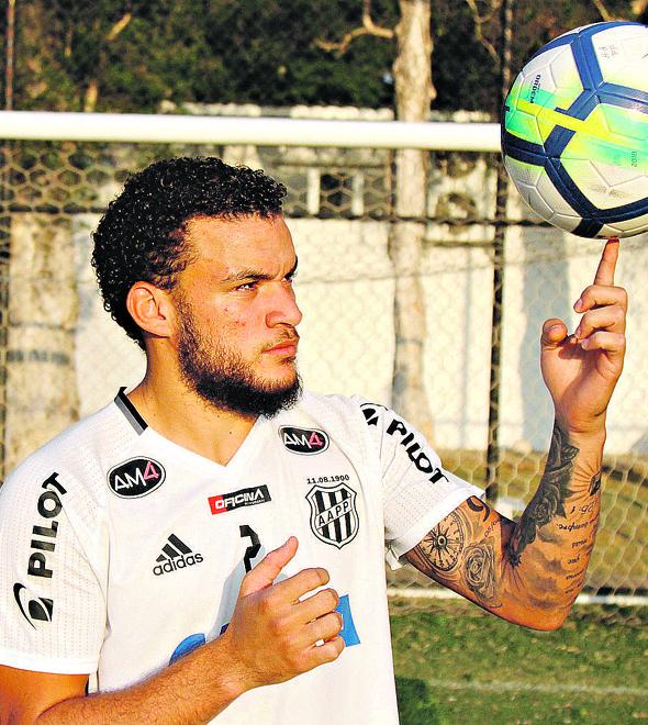 Herói do Dérbi, o atacante André Luís ficou fora do jogo com o Flamengo pela Copa do Brasil e tem retorno garantido para o duelo das 16h, no Serra Dourada, contra o 100% Vila Nova (Cedoc/RAC)