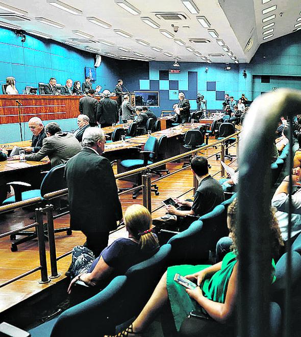 Projeto protocolado na Câmara institui a chamada emenda impositiva: independência para vereadores (Leandro Ferreira/6dez2017/AAN)