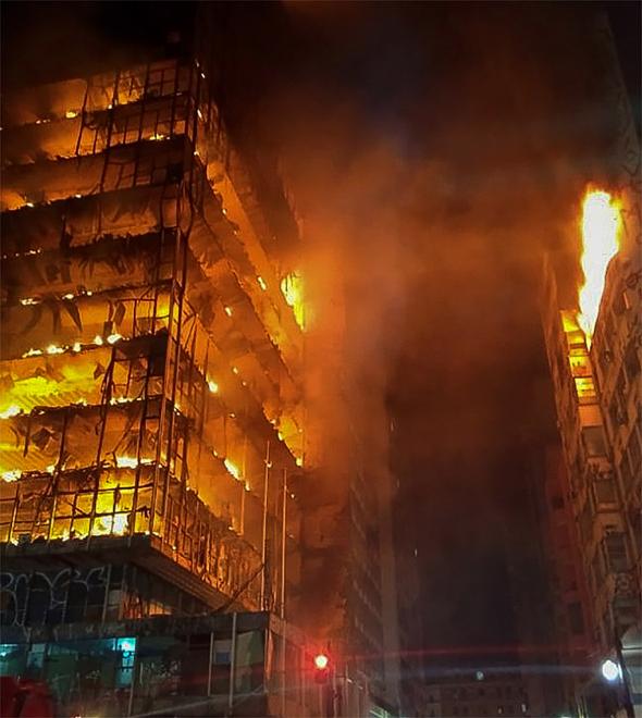 Bombeiros identificam local onde estaria vítima (Divulgação)