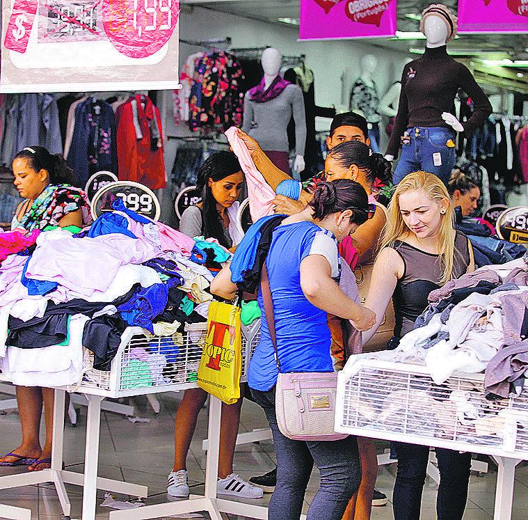 Lojistas aproveitaram para anunciar as promoções para o domingo das mães (Cedoc/RAC)