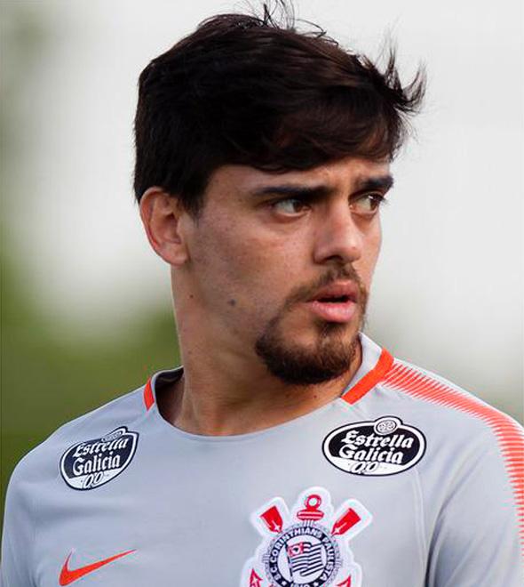 Fagner sofre lesão e Fábio Carille admite perder lateral 'por alguns jogos' (Divulgação)