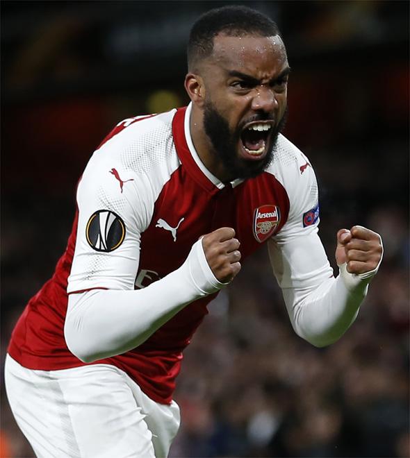 Atacante Lacazette, do Arsenal, comemorando o gol contra o Atlético de Madrid (AFP)