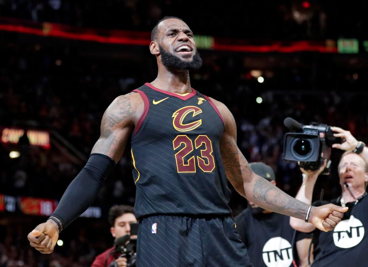 LeBron James foi o destaque na vitória do Cleveland Cavaliers sobre o Indiana Pacers (AFP)