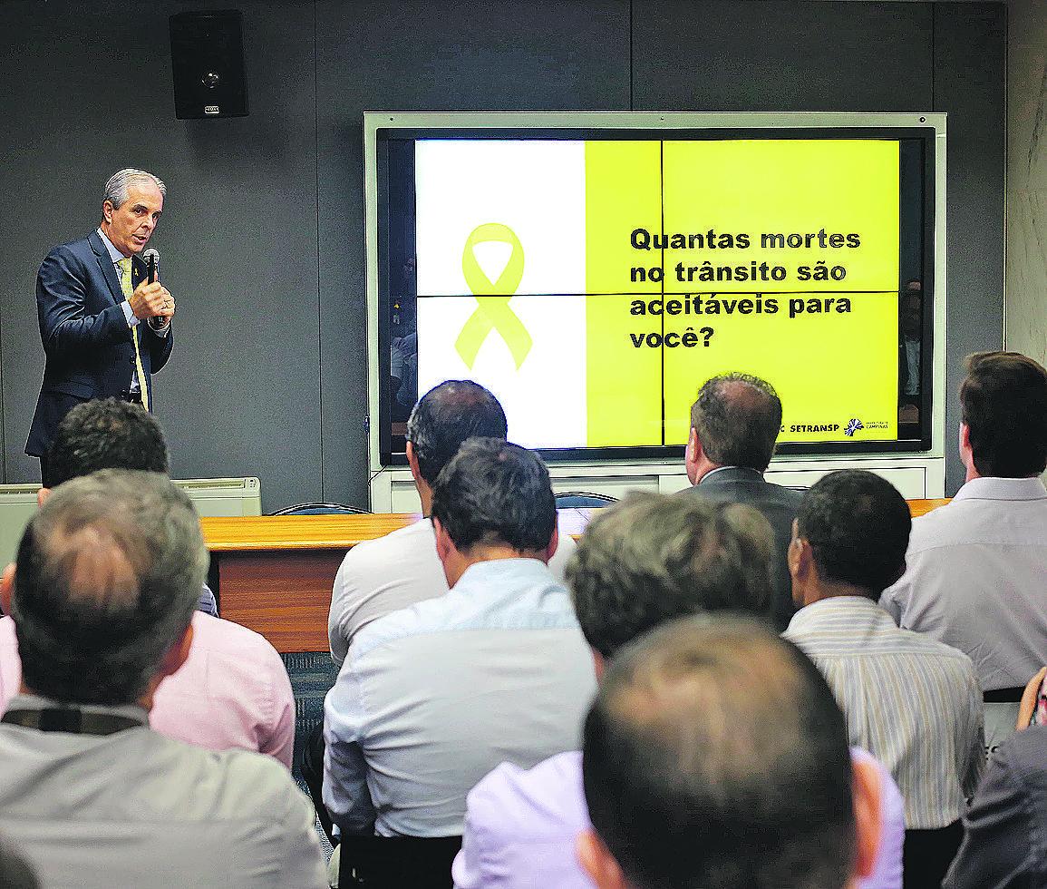 O secretário de Transportes, Carlos José Barreiro, apresenta as diretrizes da campanha Maio Amarelo deste ano (Leandro Ferreira/AAN)