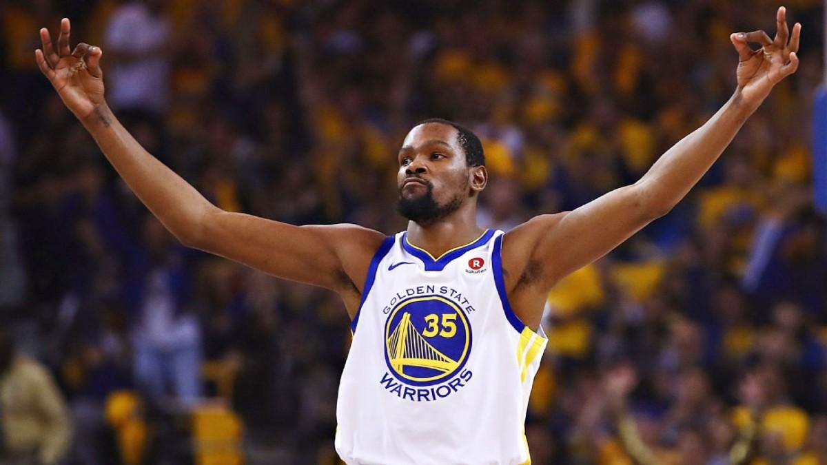 Warriors e 76ers vencem em casa e se classificam às semifinais de conferência (AFP)