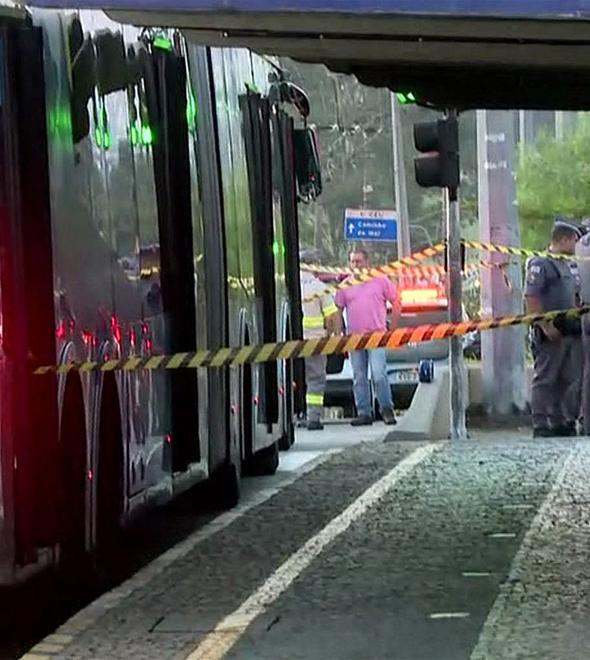 Tiroteio em ônibus mata 2 e fere 5 na zona sul (Reprodução)