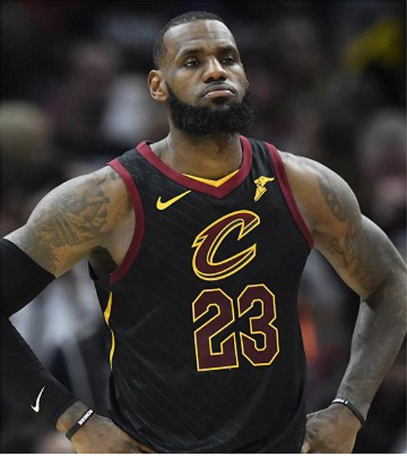 Com 46 pontos de LeBron, Cavaliers vence Pacers e empata série pelos playoffs (AFP)