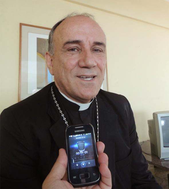 Bispo acusado de desvios de dízimo em GO deixa prisão e é recebido com aplausos (Divulgação)