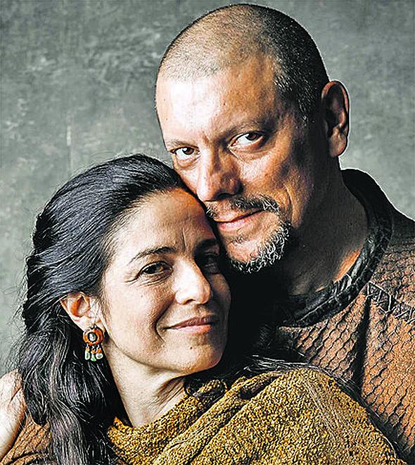 A personagem Betânia com Romero (Marcelo Airoldi) na novela (Rede Globo/Divulgação)