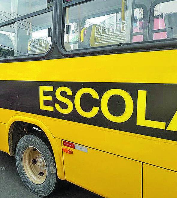 Ônibus de transporte escolar apresentam painel com falta de instrumentos de itinerário, extintor vazio ou vencido e elevador que não funciona: frota sucateada coloca segurança dos usuários (Divulgação)