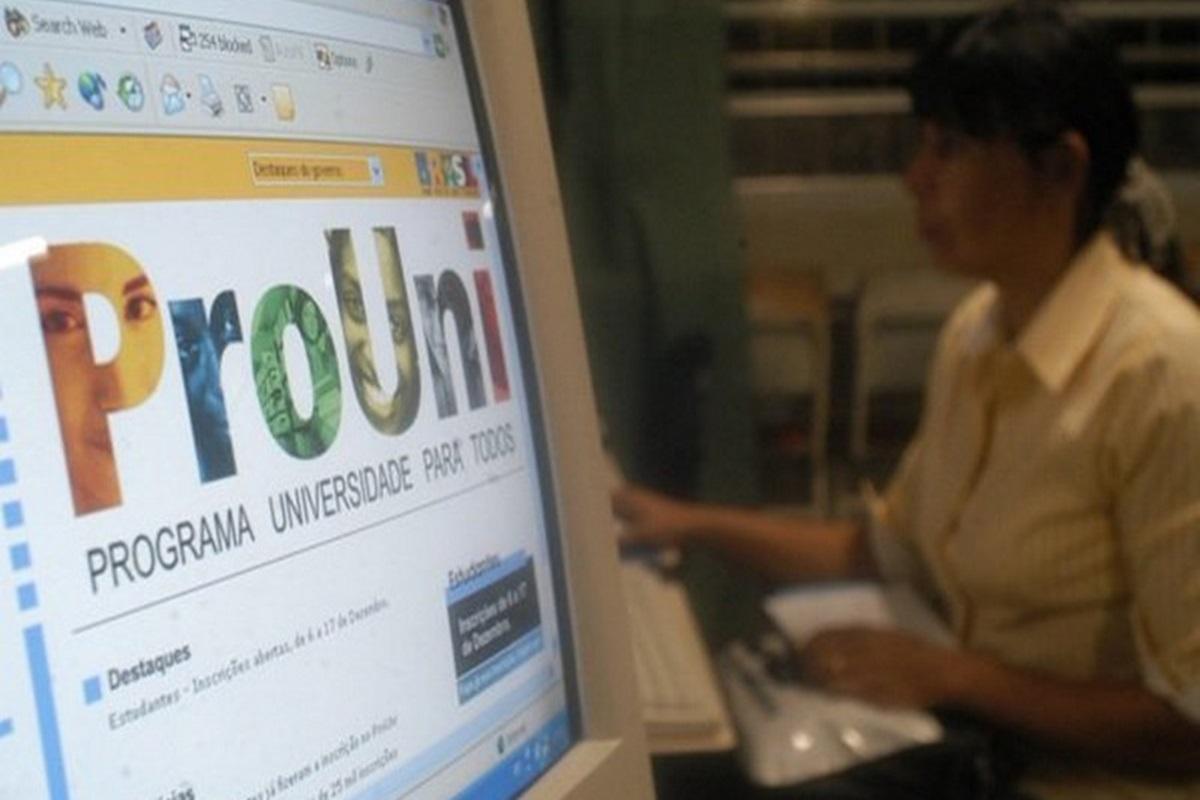 O período de inscrição para os alunos que já estão matriculados, no entanto, permanece até o dia 30 de abril. (Agência Brasil)
