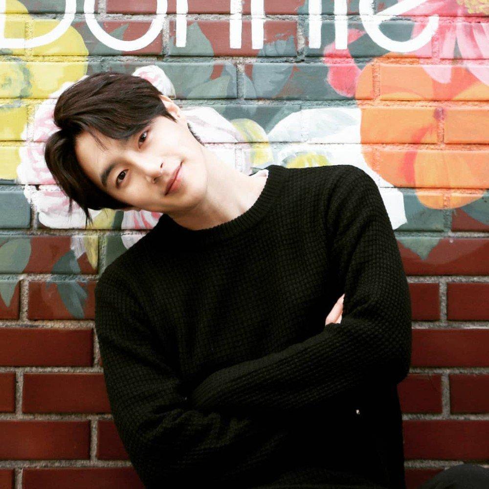 O vocalista da banda de k-pop 100%, Seo Min-woo, foi encontrado morto pela polícia de Seul em sua casa no bairro de Gangnam, no sul da capital do país ( )