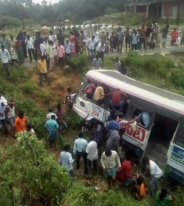 Acidente de ônibus deixa 50 mortos (AFP)