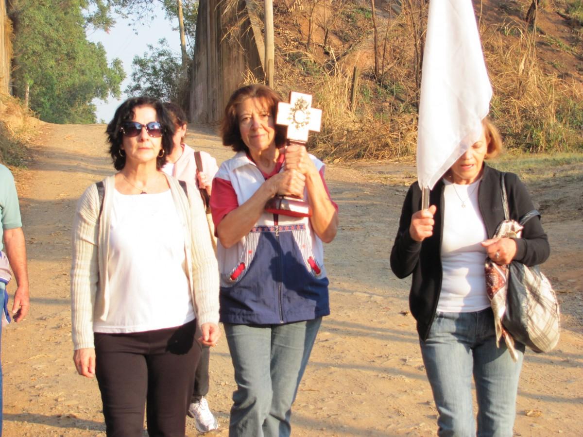 Fiéis saem às cinco da manhã em procissão da Rua Padre Bento Pacheco, em Indaiatuba, até a Igreja Nossa Senhora de Lourdes, em Helvetia (Divulgação)
