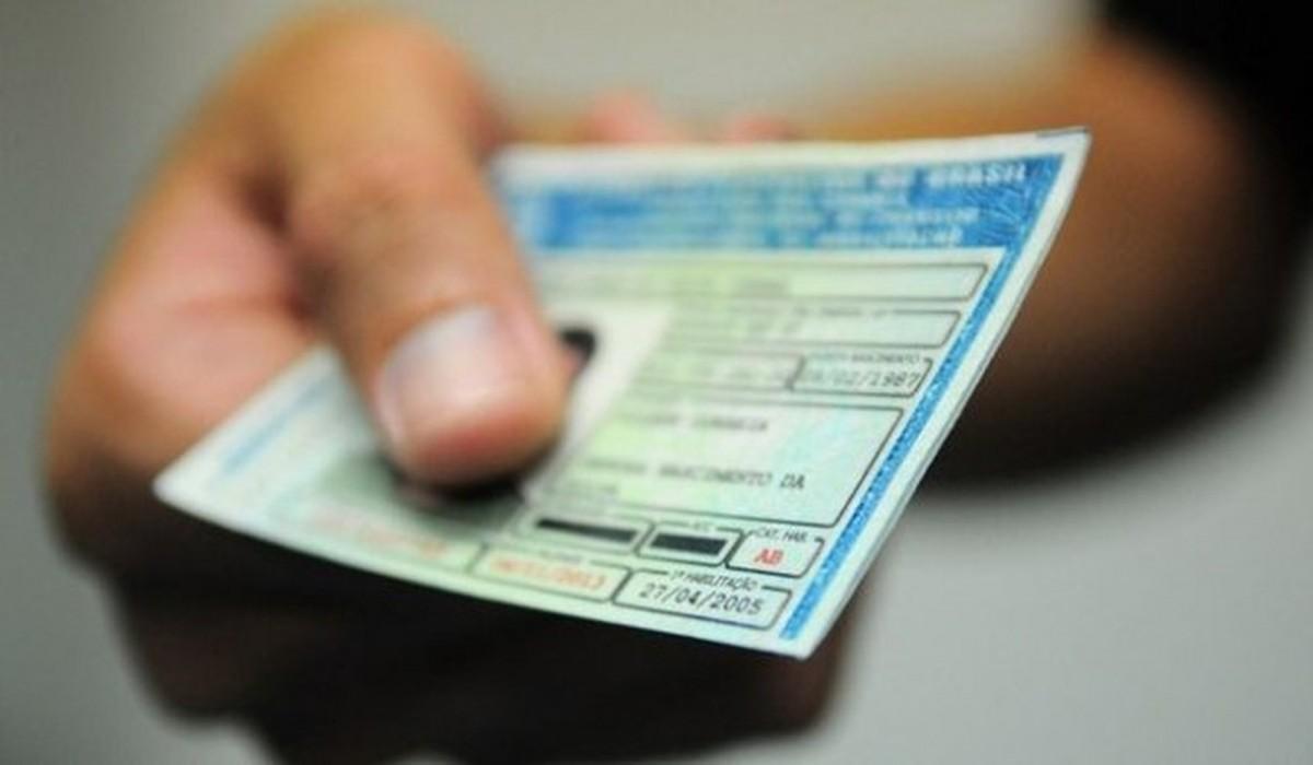Até hoje, para renovar a CNH nas categorias A e B (motos e veículos de passeio), era necessário apenas um exame médico, que continua sendo obrigatório. (Divulgação)