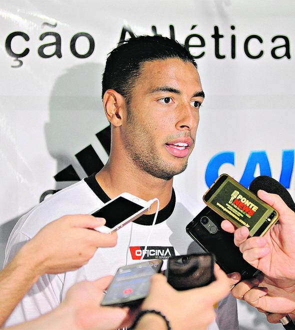 Nathan deve compor o setor de meio de campo, que provavelmente terá três volantes no estádio Castelão: estratégia é apostar na marcação e buscar o ataque nos contragolpes (Cedoc/RAC)