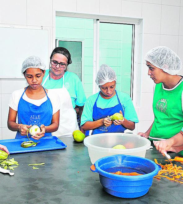 Graças à doação feita pela Sanasa, a entidade está investindo em qualificação profissional dos jovens (Dominique Torquato)