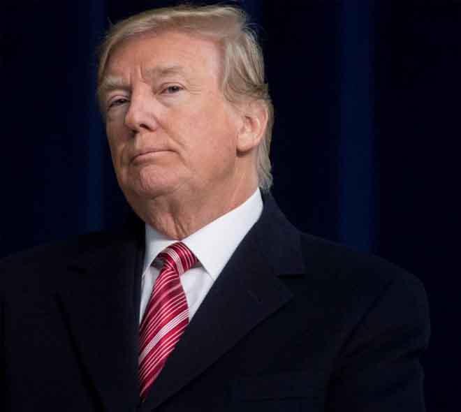  Outros países também podem ser isentos", afirmou Trump, na abertura de uma reunião de gabinete. (SAUL LOEB / AFP/GETTY IMAGES)
