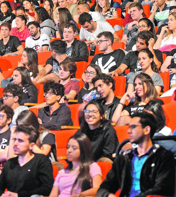 Estudantes de Ensino Médio durante aula antes do Enem do ano passado. (Patrícia Domingos)