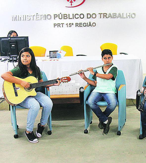 Apresentação musical no dia da entrega dos prêmios: reconhecimento. (Divulgação)