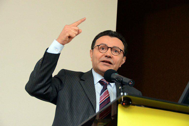 Com a desistência do vice-governador de São Paulo, Márcio França, de disputar o comando da legenda, o PSB reconduziu Carlos Siqueira à presidência do partido (Reprodução)