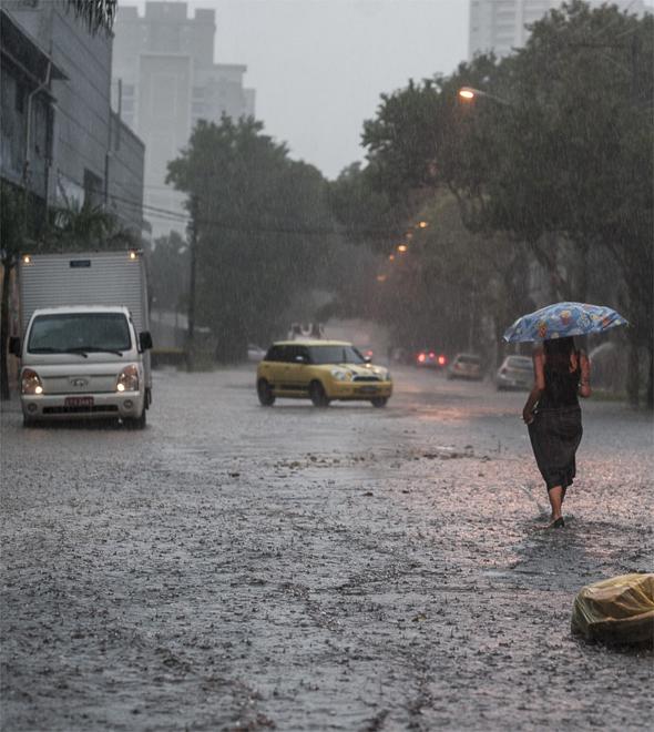 Na zona norte, nos bairros do Limão e do Tremembé, choveu bastante e o céu está totalmente fechado. (Divulgação)